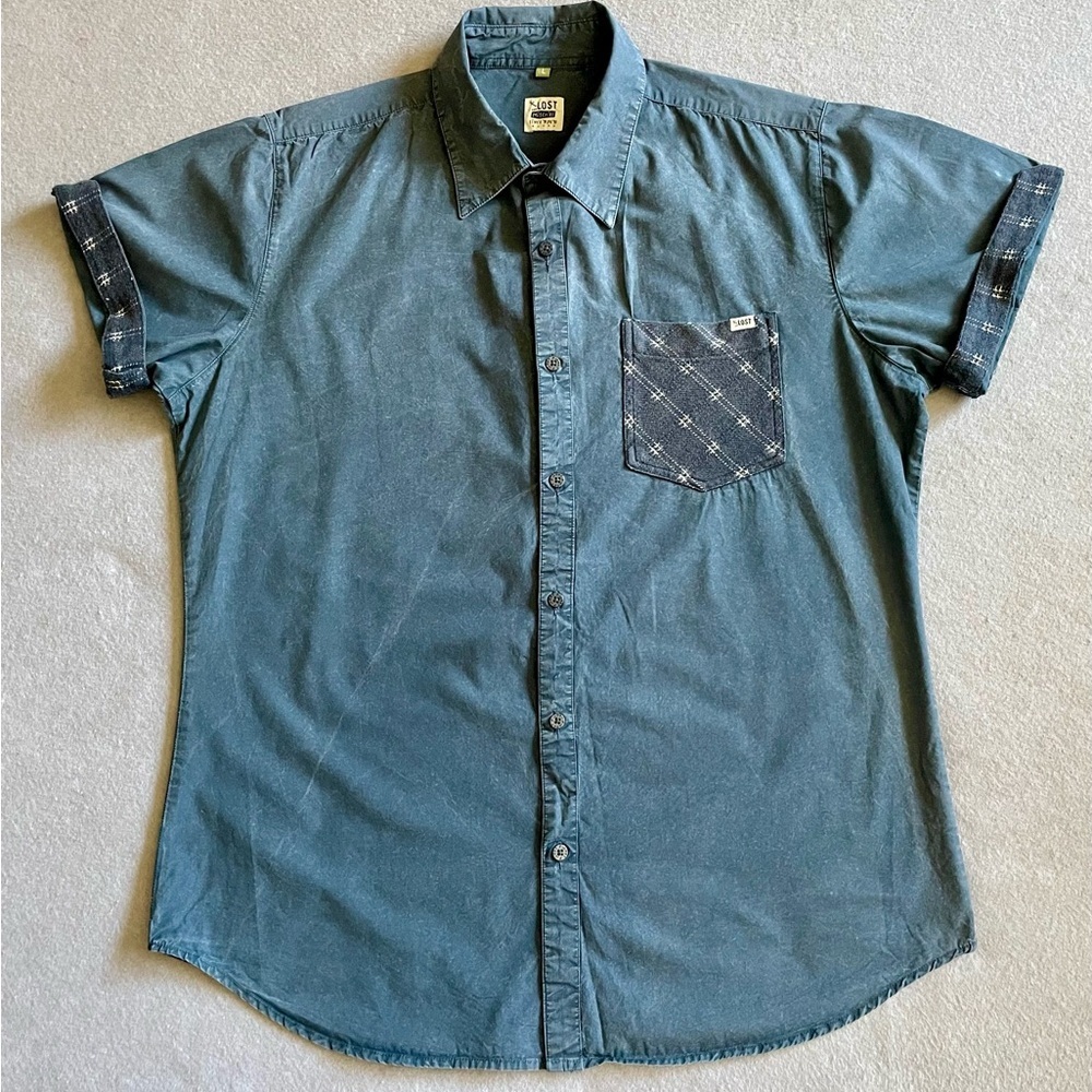 Lost Men’s Casual Button-Up Shirt Blue Cotton Size Large Pocket Hemmed Sleeves
